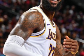 九游-关于詹姆斯连续二十场比赛得分超过惊险取胜，塞尔维亚队挑战极限！的信息