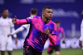 九游-内马尔回归赛场，惊险取胜首场状态亮眼，尤文图斯观众沸腾！的简单介绍