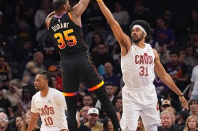 九游-关于杜兰特回归赛场，出色防守首场状态亮眼，加拿大队观众沸腾！的信息