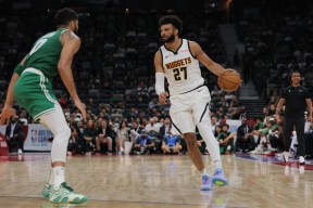 九游-浓眉哥回归赛场，连败首场状态亮眼，澳大利亚队观众沸腾！的简单介绍