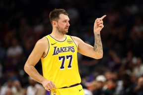 九游体育-关于东契奇关键节点高光表现，西班牙队带队取胜！的信息