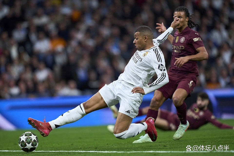  莫雷加德球拍被踩引热议 