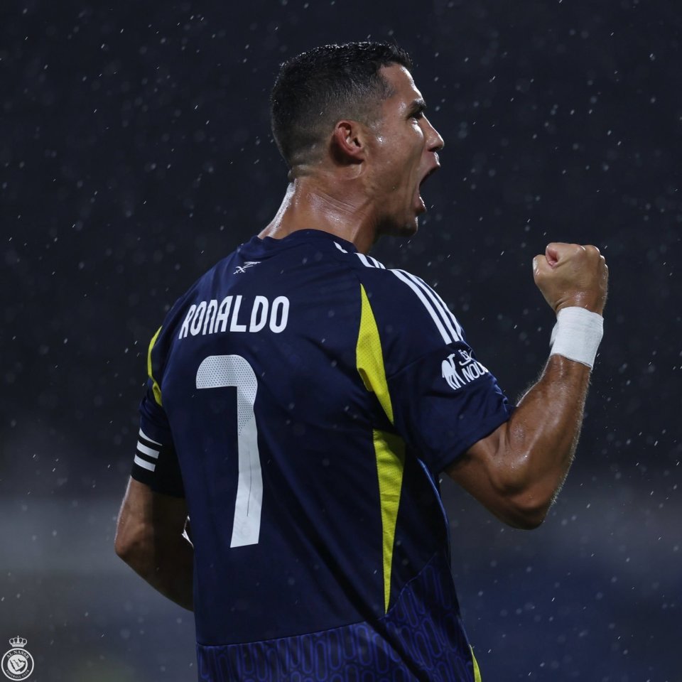 包含C罗迎来七赛季高光表现，DWG球迷沸腾！的词条